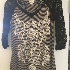 T Shirt with lace 3/4 sleeves